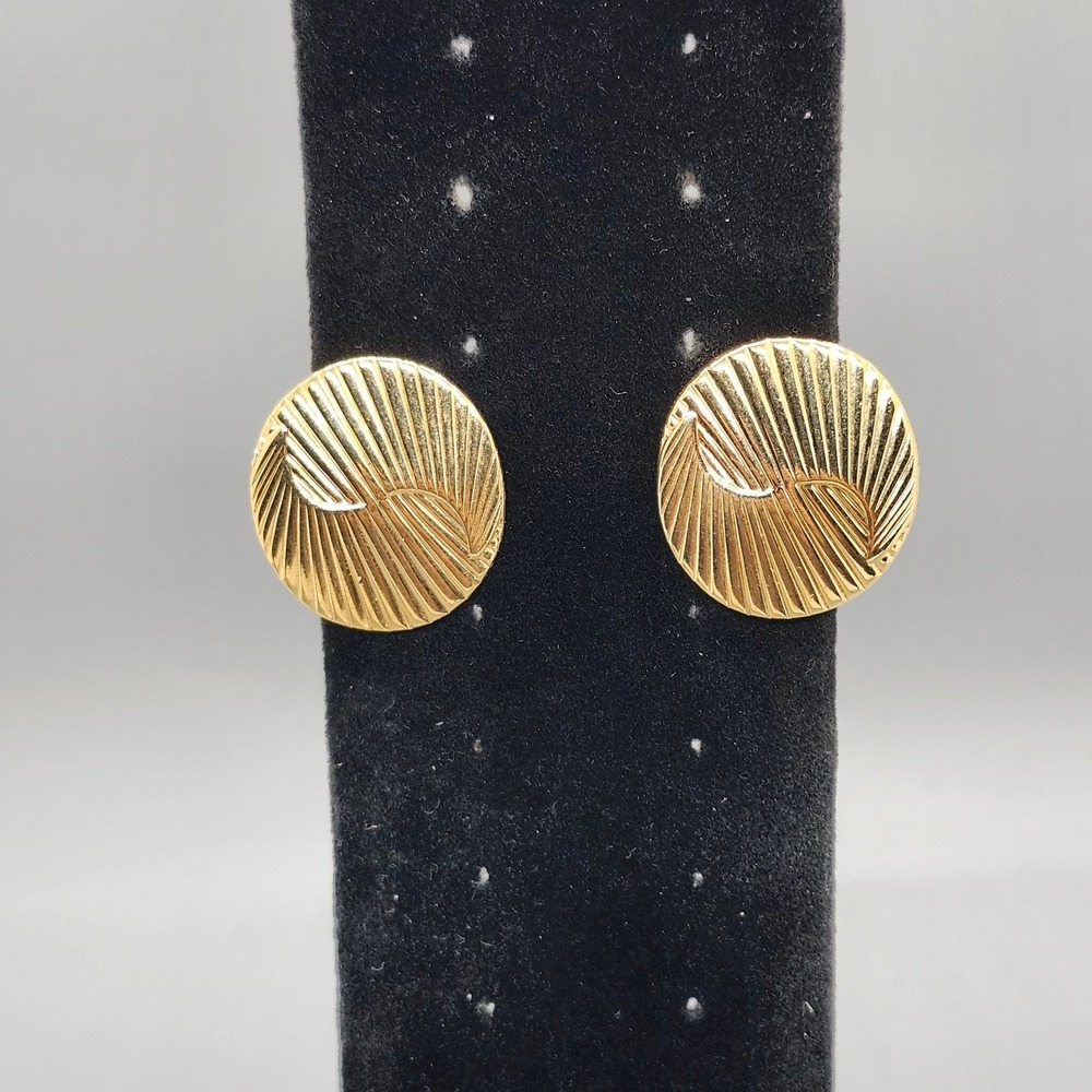 Gold Tone Clip On Earrings 1" Round Ribbed Swirl Design Vintage Fashion Jewelry